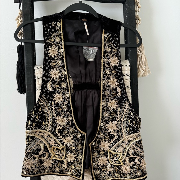 NWT Free People Giselle Velvet Beaded Vest. Size Small. - Picture 5 of 7